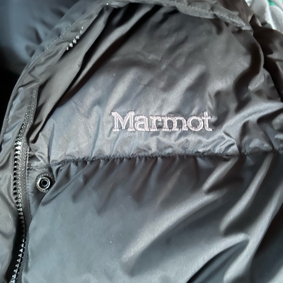 Marmot knee-length black down puffer coat, like new - Picture 3 of 3